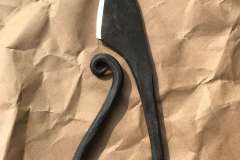 Knivslibning-af-smedet-kniv